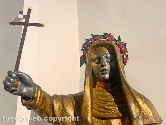 Viterbo - La statua di Santa Rosa restaura e posizionata all'interno del monastero