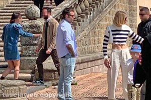 Caprarola - Fedez e Chiara Ferragni in visita a palazzo Farnese