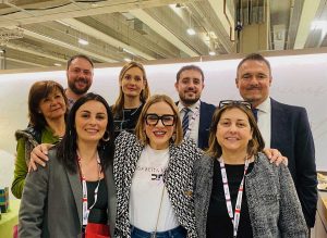 Verona - Il sottosegretario all'Ambiente allo stand della famiglia Cotarella