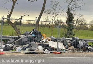 Civita castellana - Discarica abusiva sulla Nepesina