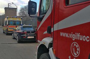 Ambulanza del 118, carabinieri, vigili del fuoco - Foto d'archivio