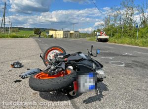 Viterbo - Scontro tra furgone e moto