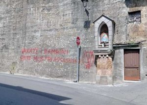 Bassano Romano - La scritta no vax