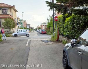 Viterbo - Transenne tolte in via Umberto Richiello
