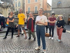 Viterbo - La manifestazione di Arcigay a piazza delle Erbe