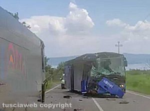 Capodimonte - Tamponamento tra due bus Cotral sulla Verentana