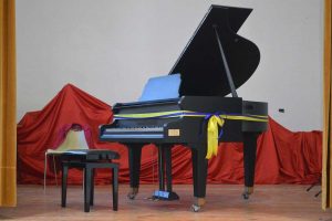 Tarquinia - Il Lions club dona pianoforte "Gebrüder Stingl" all'oratorio Santa Croce