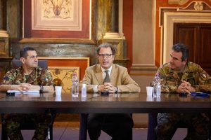 Da sinistra, il generale Figliuolo, il rettore Ubertini e il generale Di Stasio