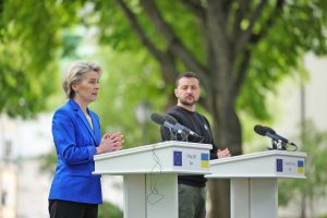 Ursula von der Leyen e Volodymyr Zelensky
