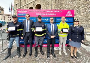 Terni - Giro d'Italia e 12esima edizione per l'iniziativa “Eroi della Sicurezza”Terni - Giro d'Italia e 12esima edizione per l'iniziativa “Eroi della Sicurezza”