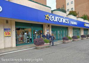 Viterbo - Furto all'Euronics - La polizia