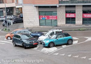 Viterbo - Parcheggi selvaggi all’incrocio tra via Treviso e via Vicenza