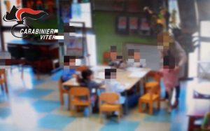 Maltrattamenti all'asilo - La maestra in aula