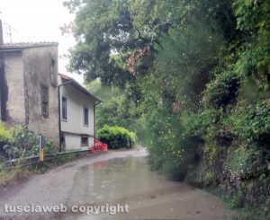 Viterbo - Strada Filante tra allagamenti e buche
