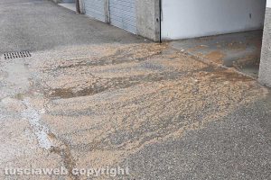 Viterbo - Il garage danneggiato in via Cassia nord