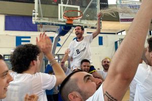 Sport - Pallacanestro - Stella azzurra - La squadra festeggia la promozione