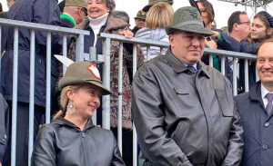 Giorgia Meloni e Guido Crosetto all'adunata degli alpini