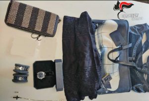 Nepi - Carabinieri - La borsa e gli oggetti ritrovati