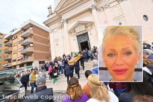 Civitavecchia - I funerali di Viviana Serra