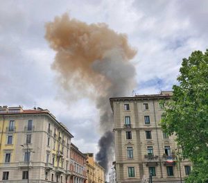 Esplosione in centro a Milano