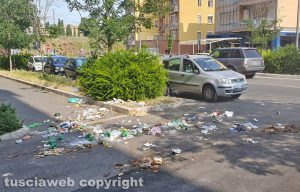 Viterbo - Immondizia in via Genova