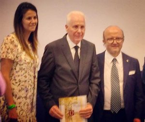 Giancarlo Sabatini riceve la "T d’onore" dalla Federazione italiana tabaccai