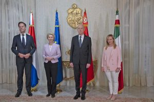 Mark Rutte, Ursula von der Leyen, Kais Saied e Giorgia Meloni