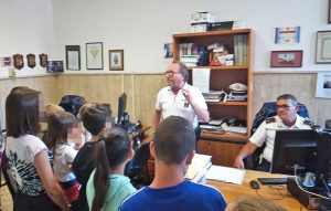 Tarquinia - Scuola elementare in visita al comando di polizia locale