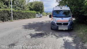 Viterbo - Cade col motorino a causa delle buche