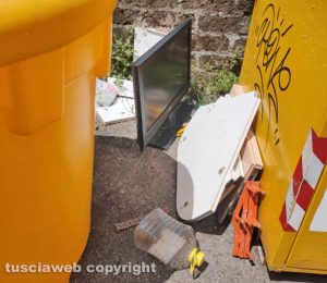 Viterbo - Immondizia al Pilastro