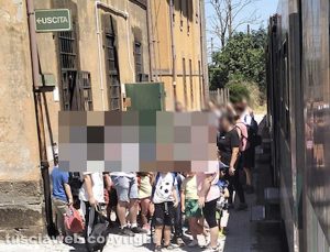 Vitorchiano - Bambini bloccati alla stazione