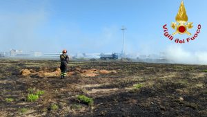 Civitavecchia - L'incendio in località La Scaglia