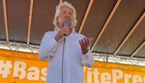 Grillo in piazza della Repubblica
