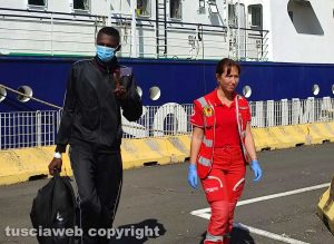 Civitavecchia - Ong Humanity 1 - Lo sbarco dei migranti