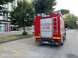 Viterbo - Infiltrazione d’acqua in biblioteca a viale Trento, intervengono i vigili del fuoco