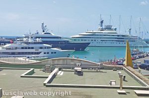 Civitavecchia - I mega yacht in porto
