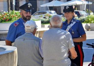 Rieti - Carabinieri con anziani