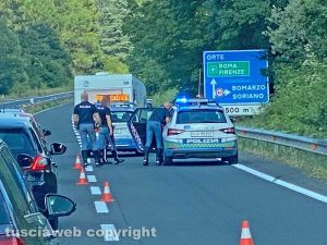 Viterbo - Roulotte si sgancia dall'auto sulla superstrada