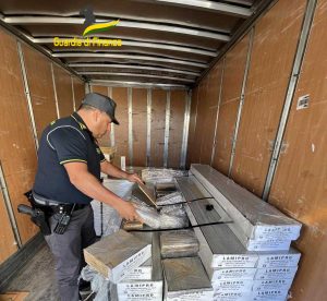 Roma - Guardia di finanza - La droga sequestrata