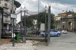 Viterbo - La polizia a pratogiardino Lucio Battisti
