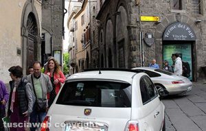 Viterbo - Il traffico in via San Lorenzo