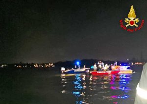 Venezia - Intervento dei vigili del fuoco a canale San Giorgio