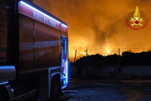 Ciampino - Vigili del fuoco - L'incendio al centro rifiuti