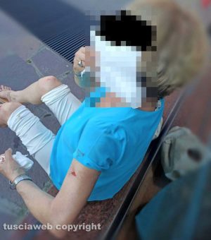 Viterbo - Donna inciampa e cade a terra nel piazzale di Largo Africa