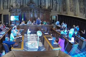 Viterbo - La caduta in consiglio comunale di Troncarelli