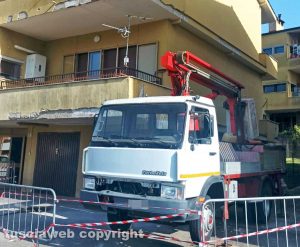 Viterbo - Via Tommaso Chinucci - Pezzi d’intonaco cadono dalla palazzina