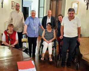 Viterbo - Il vescovo Orazio Francesco Piazza incontra una delegazione dell'Aism