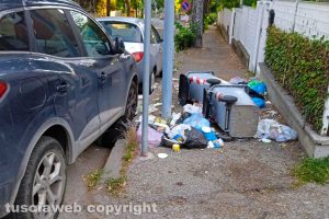 Viterbo - Rifiuti rovesciati in via Monte Cervino