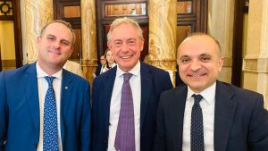 Il ministro Urso con i deputati Battilocchio e D'Attis