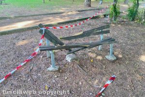 Viterbo - Incuria al parco della Quercia
